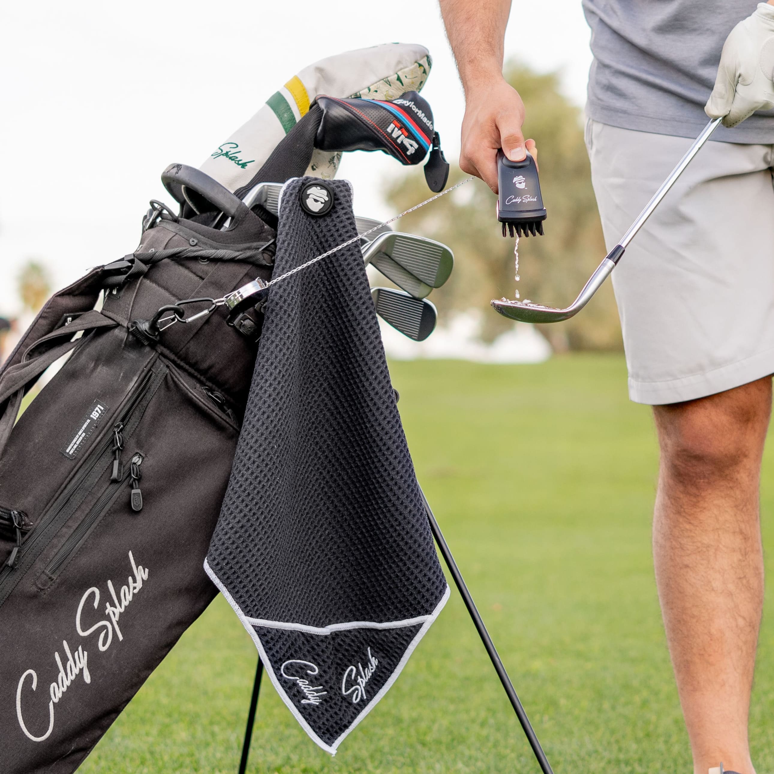 Golf Pocket Mag Towel - Black + Golf Club Water Brush Pro Bundle